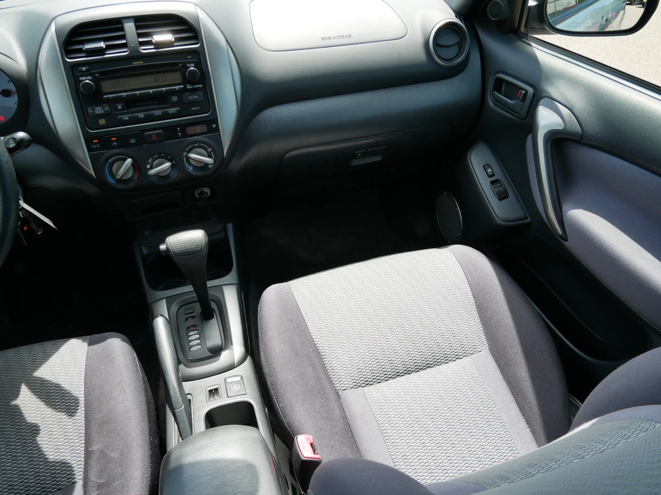 Used 2004 Titanium Metallic Toyota  image 11