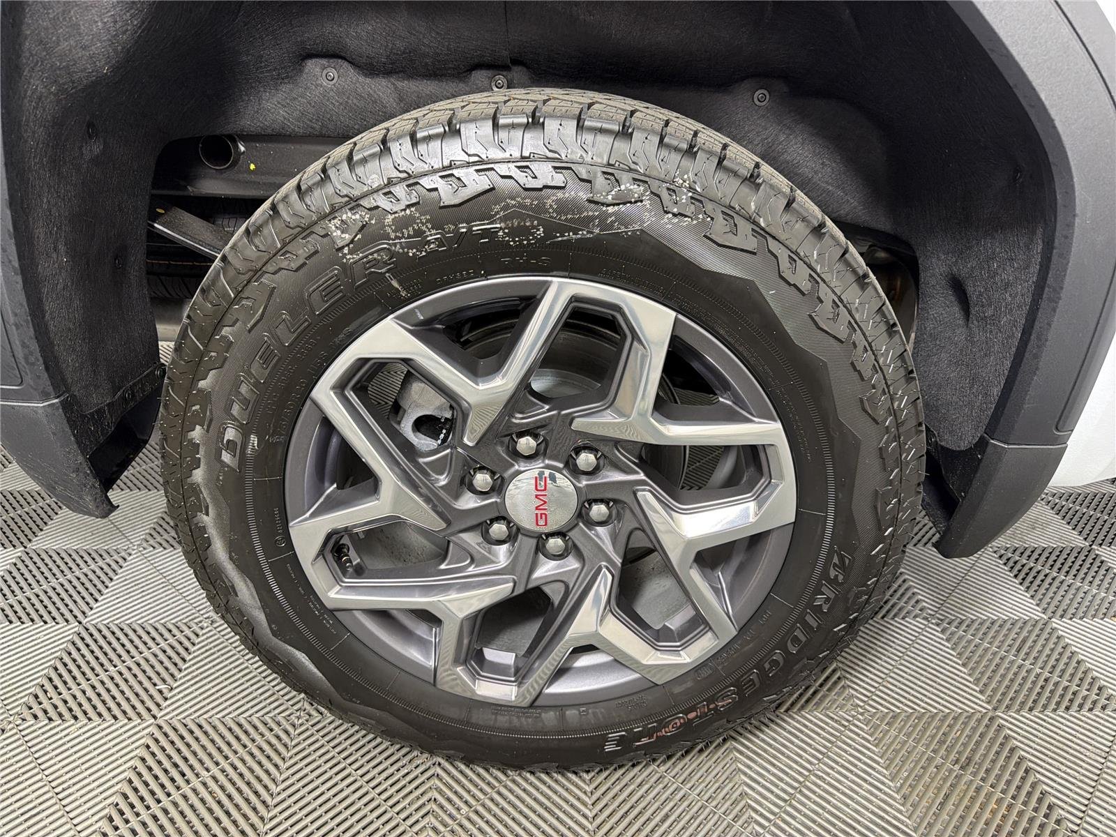 2026 GMC Sierra 1500 SLT - Photo 15