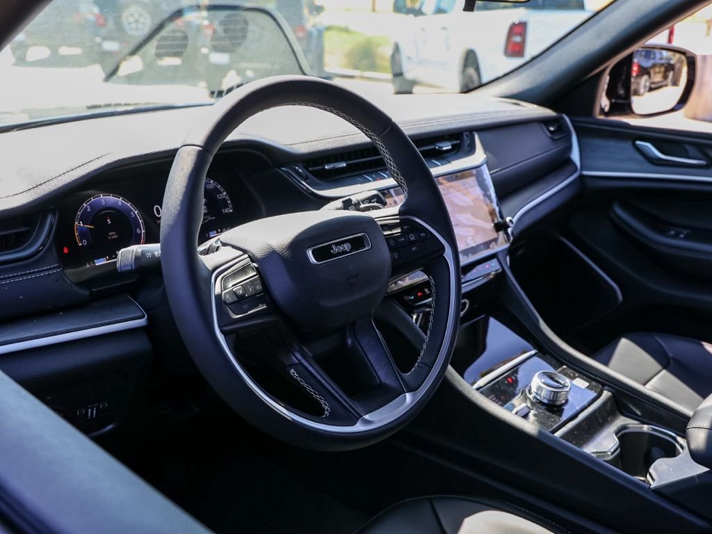 New 2026 Baltic Gray Metallic Clear-Coat Exterior Paint Jeep Limited image 13