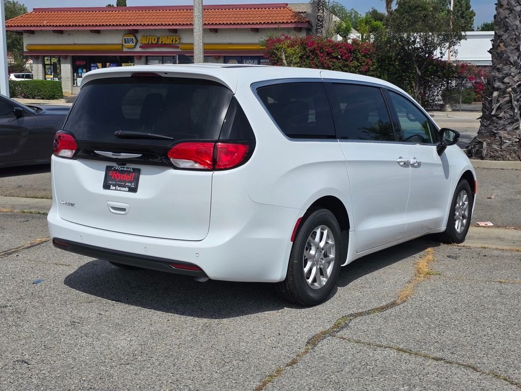 New 2026 Bright White Clear-Coat Exterior Paint Chrysler LX image 4