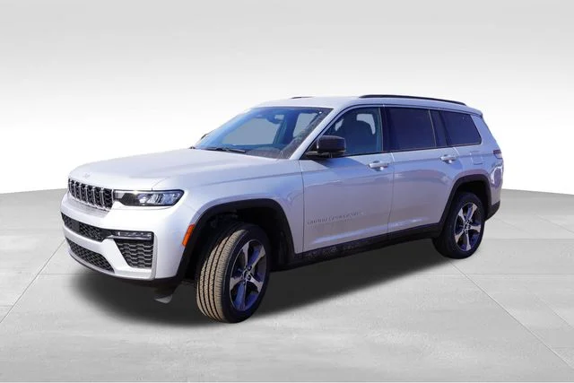 New 2026 Silver Zynith Exterior Paint Jeep Limited image 7