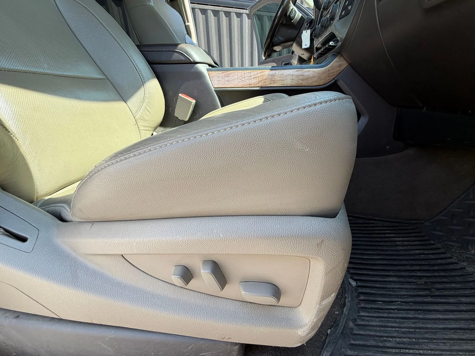Used 2015 White Chevrolet LTZ image 17