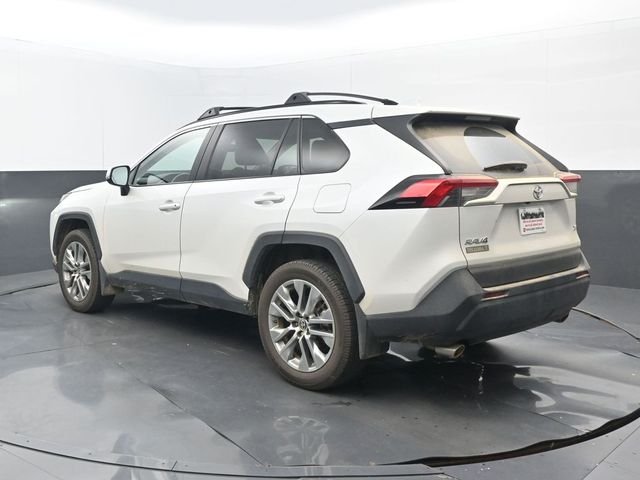 Used 2024 Wind Chill Pearl Toyota XLE Premium image 3