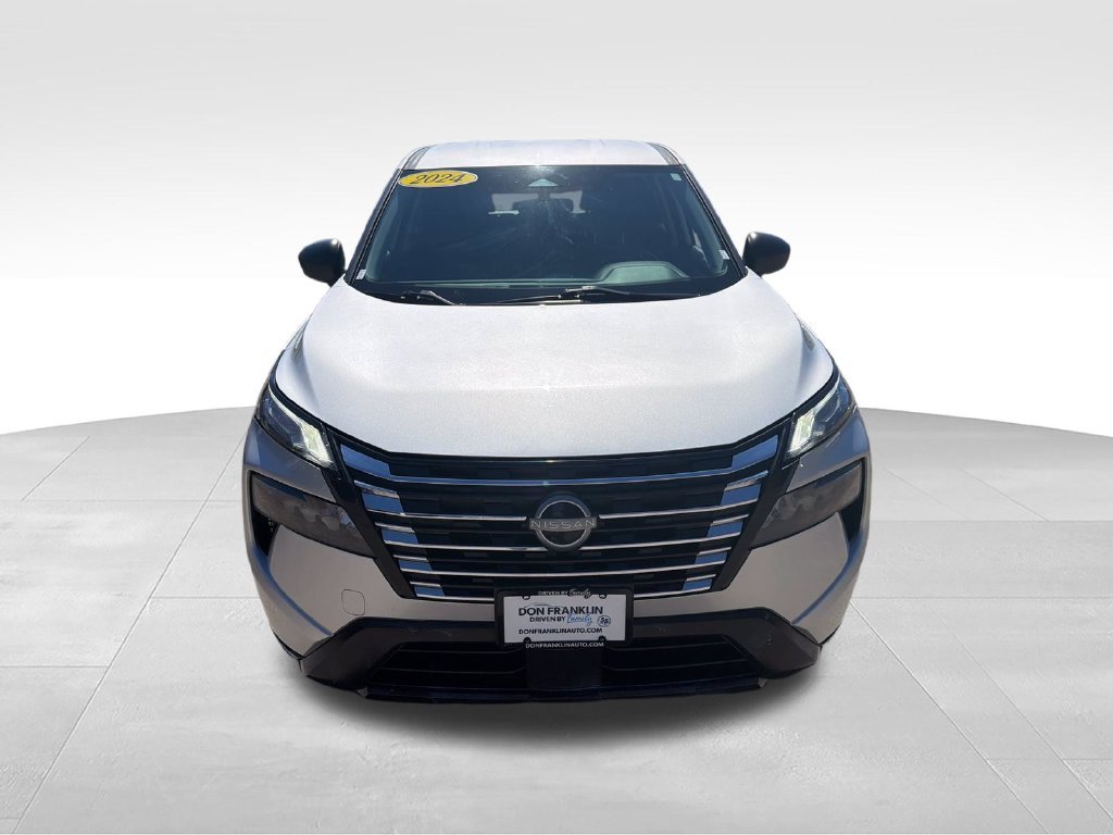 Used 2024 Silver Nissan S image 8