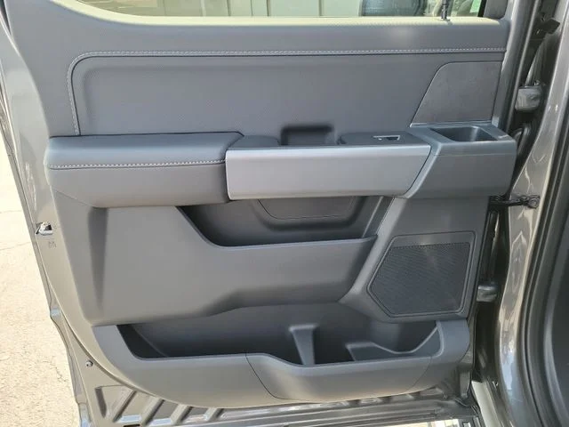 New 2026 Carbonized Gray Metallic Ford XLT image 15