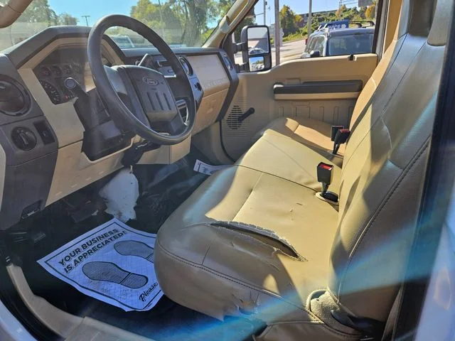 Used 2008 White Ford  image 9
