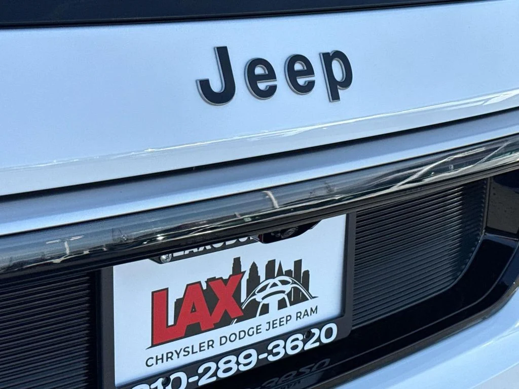 New 2026 White Jeep  image 6