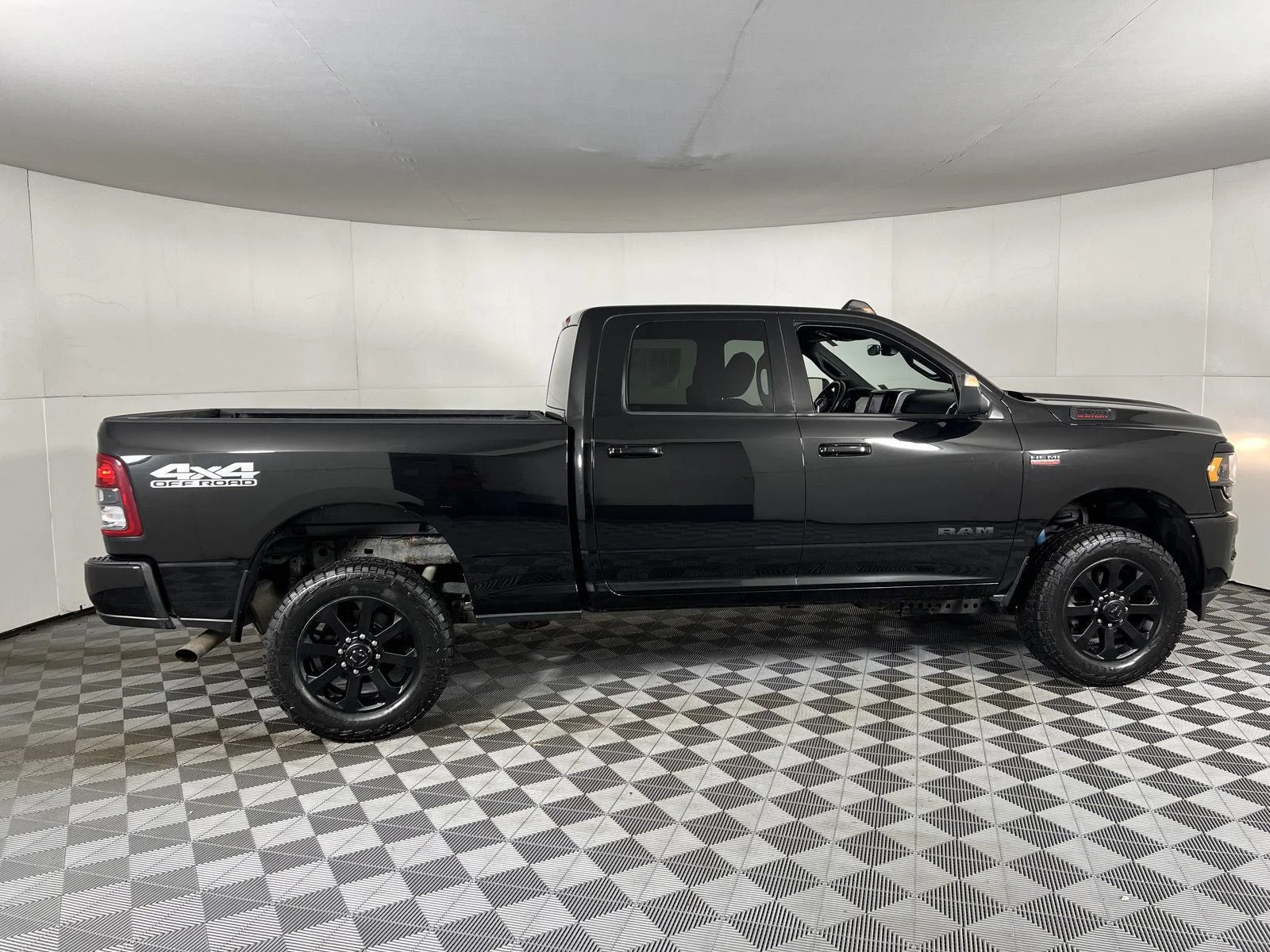 Used 2022 Diamond Black Crystal Pearlcoat Ram Big Horn image 10