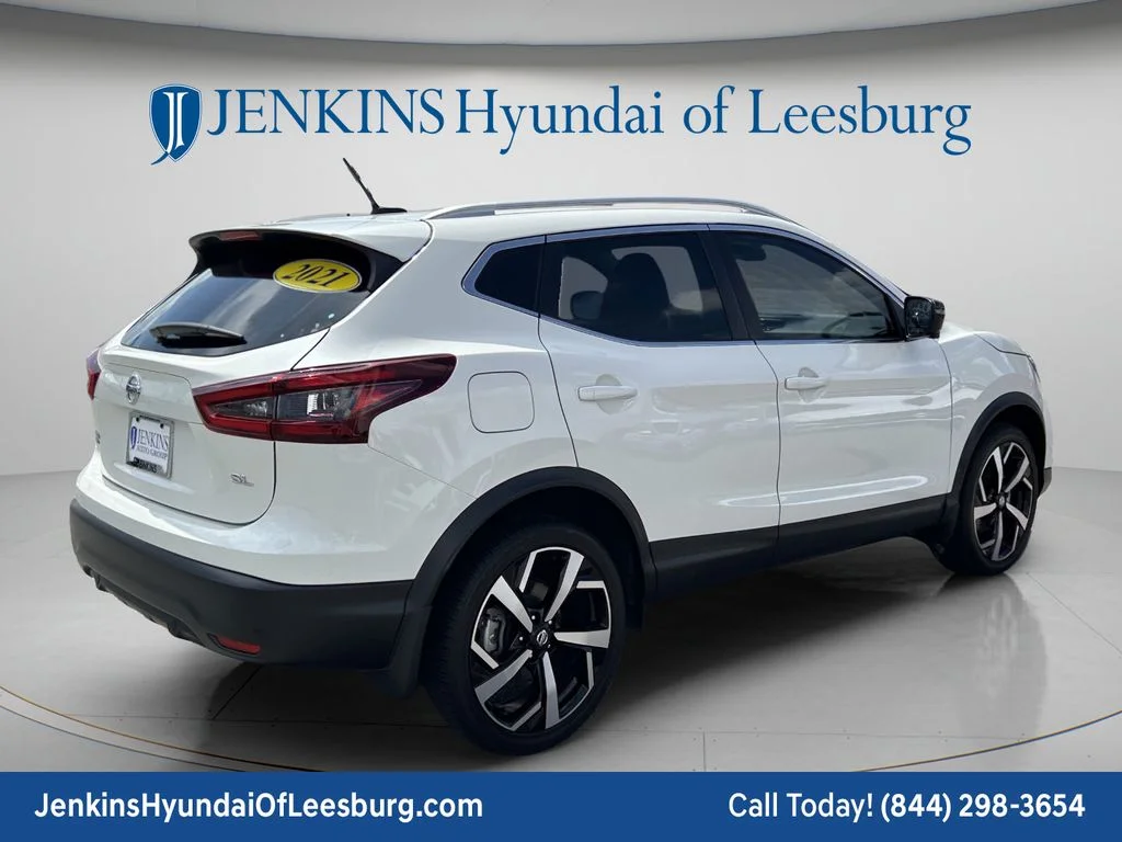Used 2021 White Nissan SL image 5
