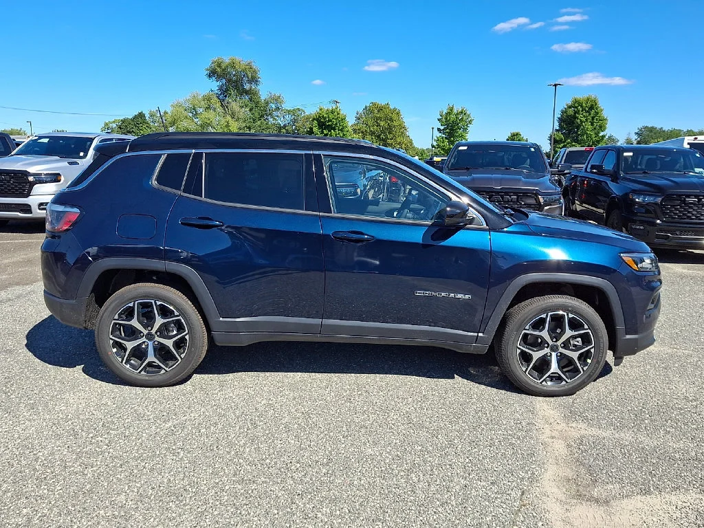 New 2026 Fathom Blue Pearl-Coat Exterior Paint Jeep Limited image 9