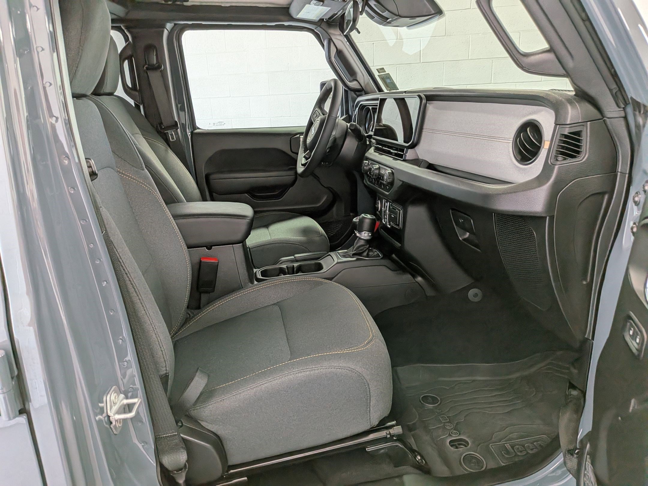 New 2026 Anvil Clear-Coat Exterior Paint Jeep Sport S image 32