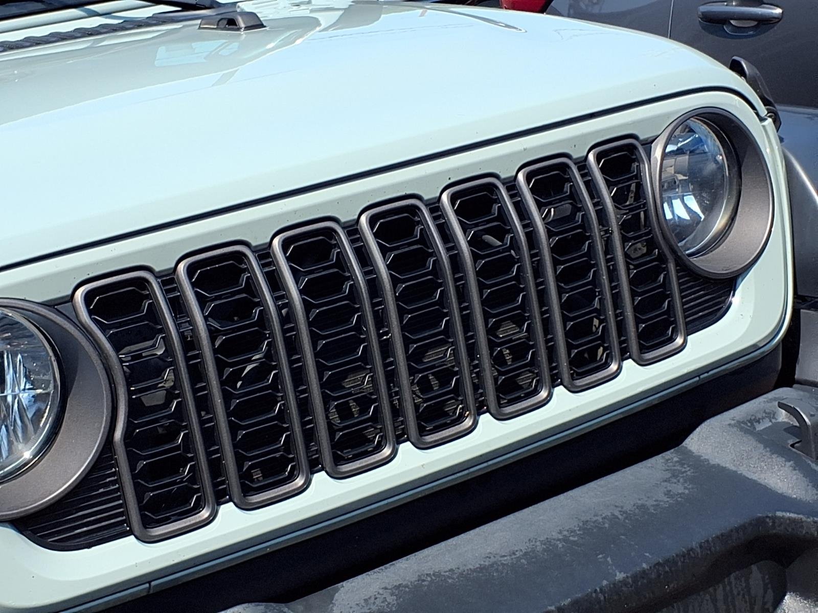 Used 2024 Earl Clear Coat Jeep Sport image 26