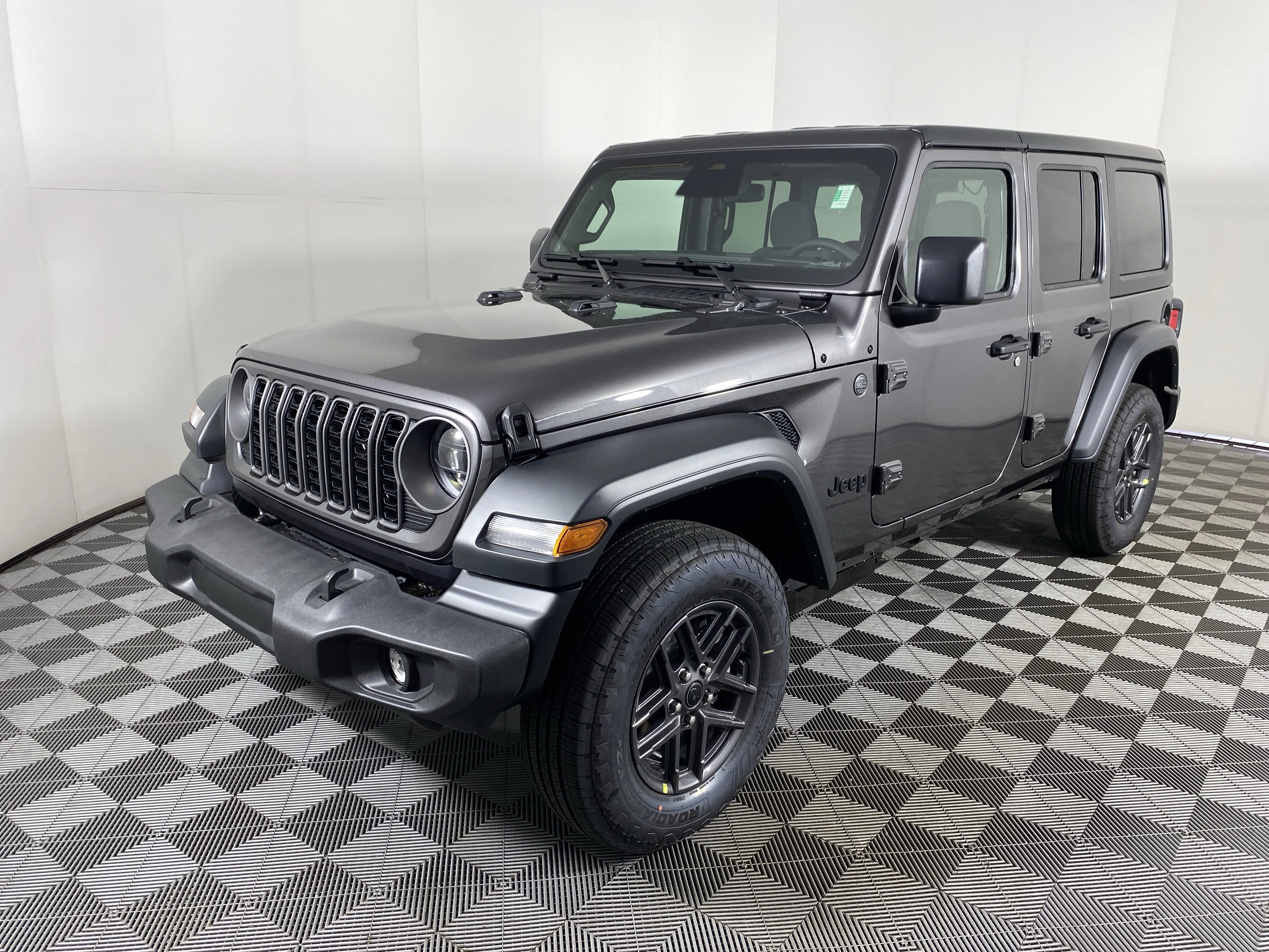 New 2026 Granite Crystal Metallic Clear-Coat Exterior Paint Jeep Sport S image 9