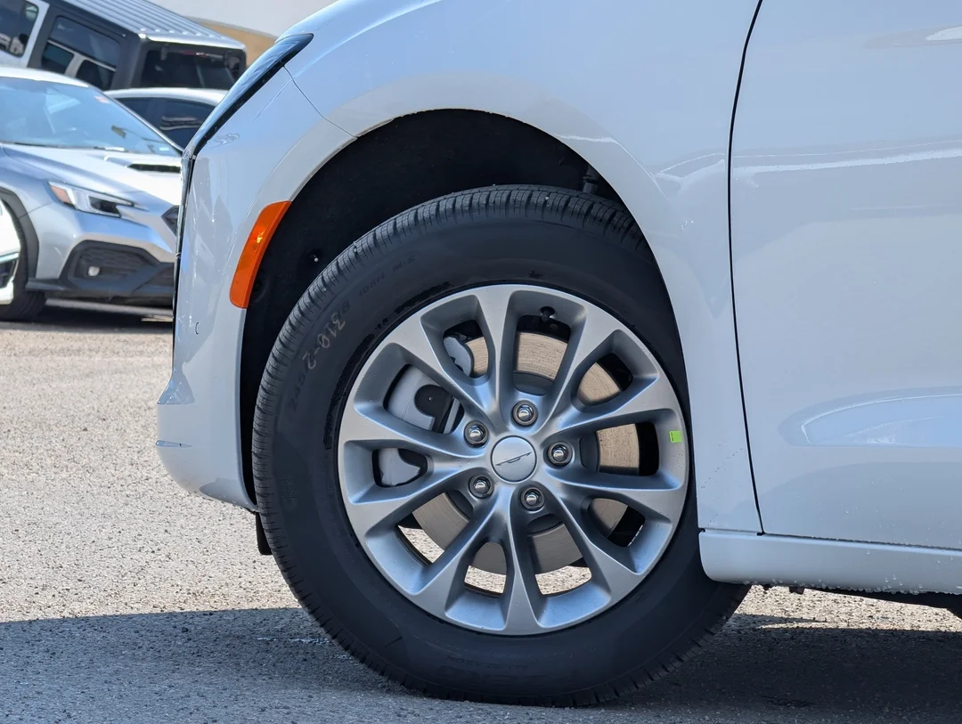 New 2027 White Chrysler Select - - AWD - 3.6L Pentastar V6 - Adaptive Cruise Control - Blind Spot Monitor & More! image 9