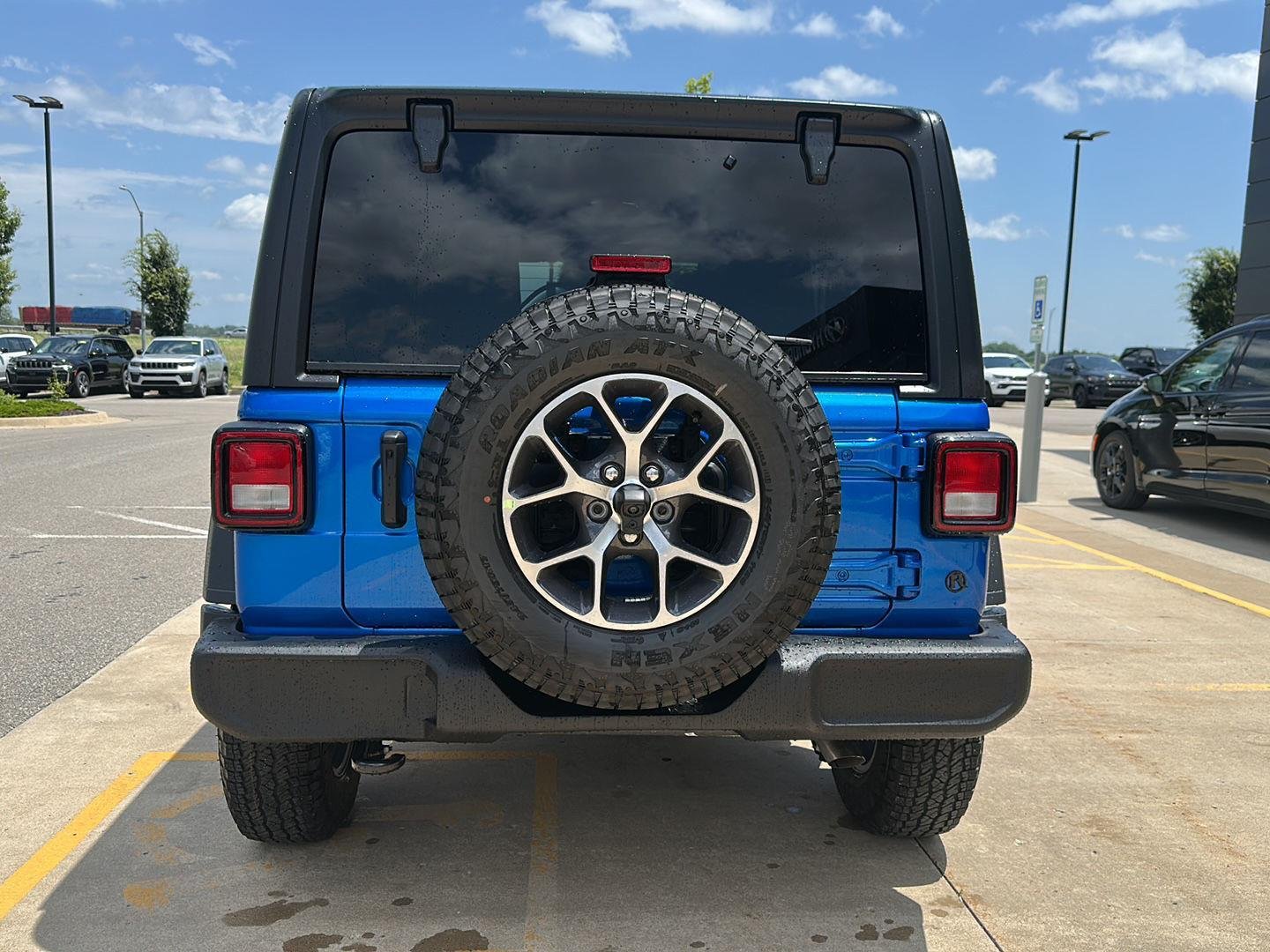 New 2026 Hydro Blue Pearl-Coat Exterior Paint Jeep Sport S image 3