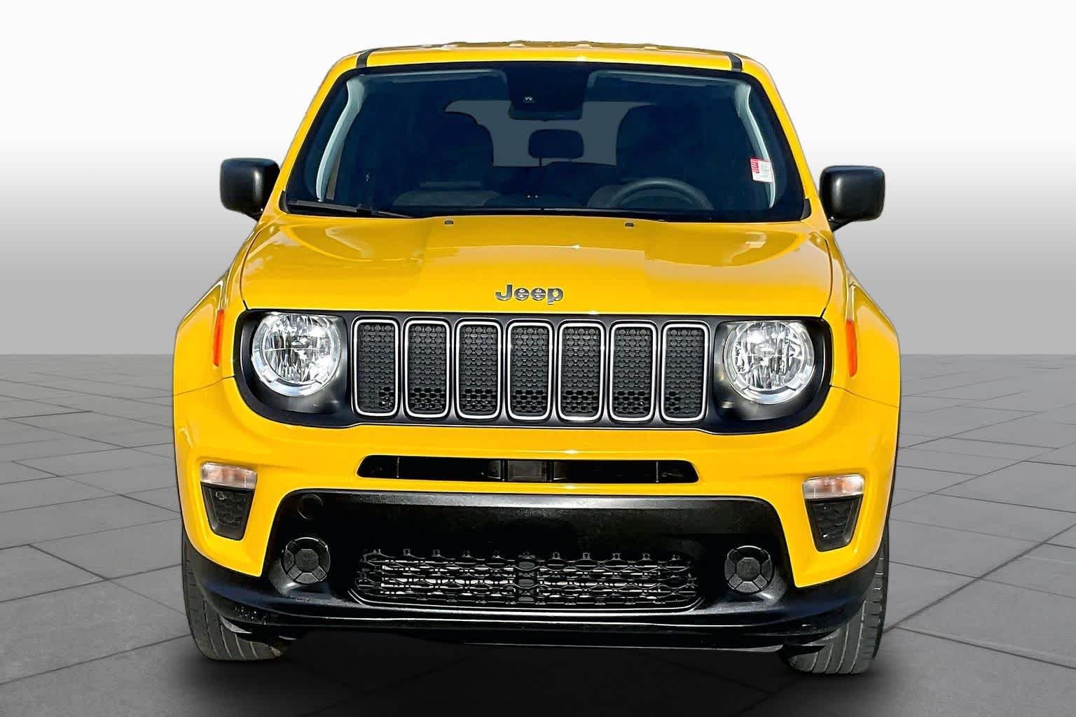 Used 2023 Solar Yellow Clearcoat Jeep Latitude image 4