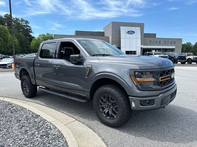 New 2026 Carbonized Gray Metallic Ford Tremor image 2