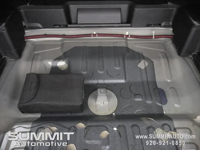 New 2026 Diamond Black Crystal Pearl-Coat Exterior Paint Jeep Limited image 28