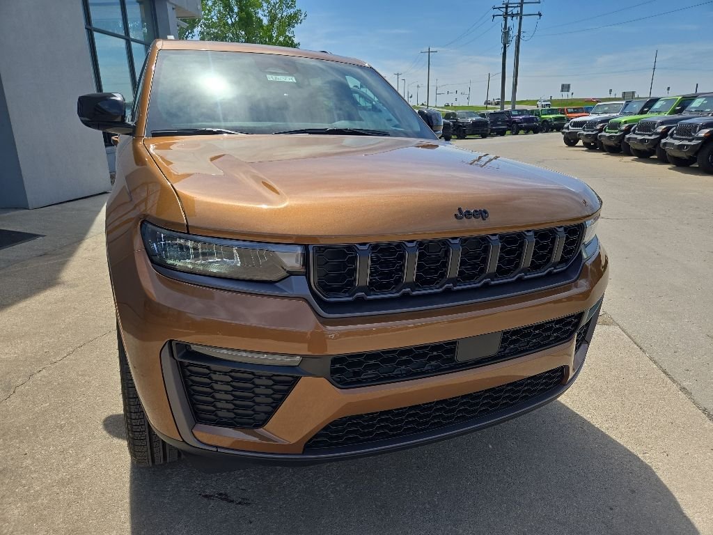 New 2026 Copper Shino Metallic Clear-Coat Exterior Paint Jeep Limited image 15