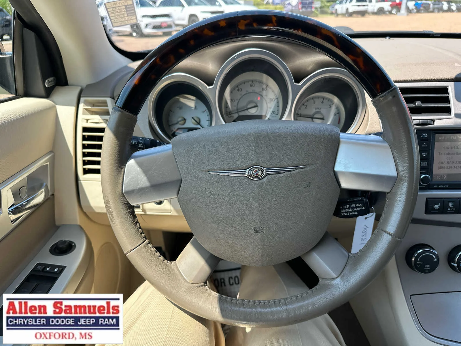 Used 2009 Brilliant Black Pearl Chrysler Limited image 13