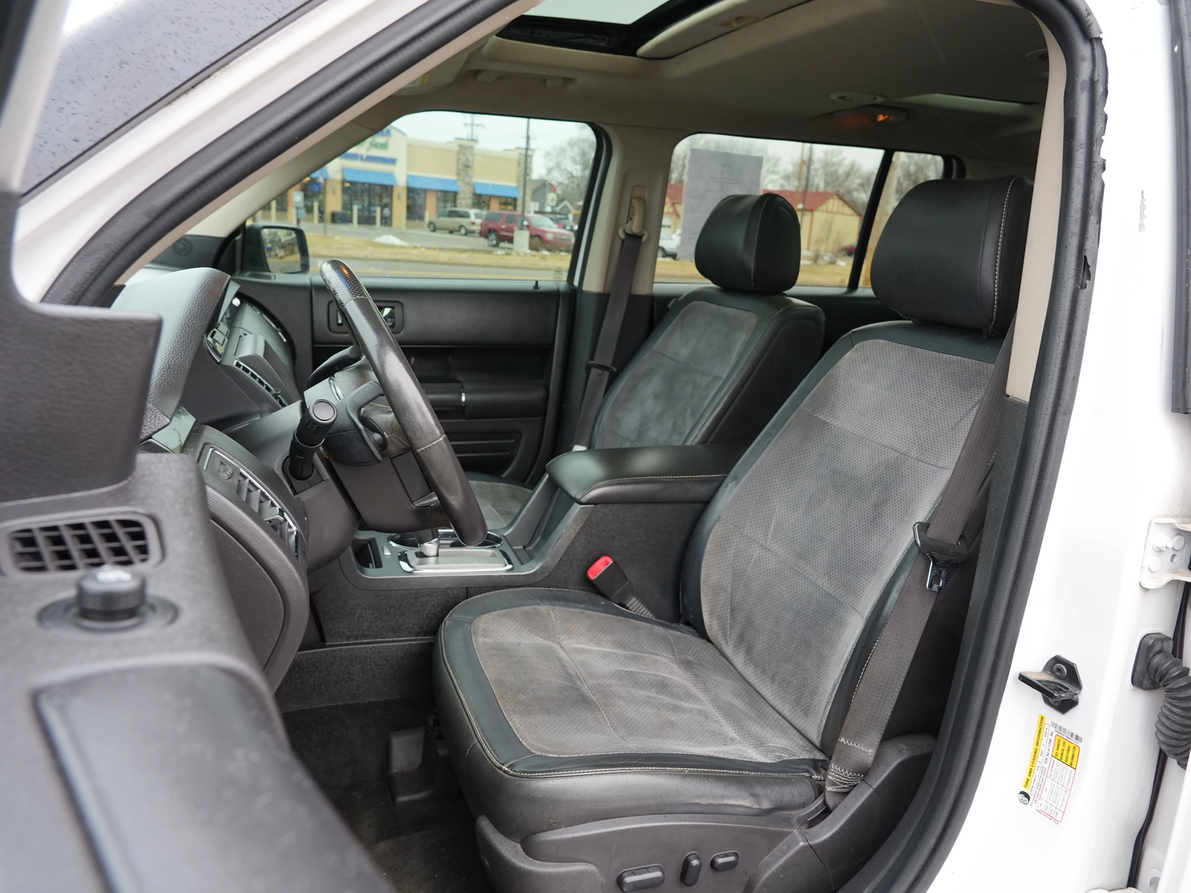 2011 Ford Flex Titanium - Photo 11