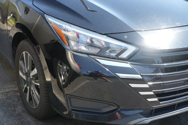 Used 2025 Black Nissan 1.6 SV image 3