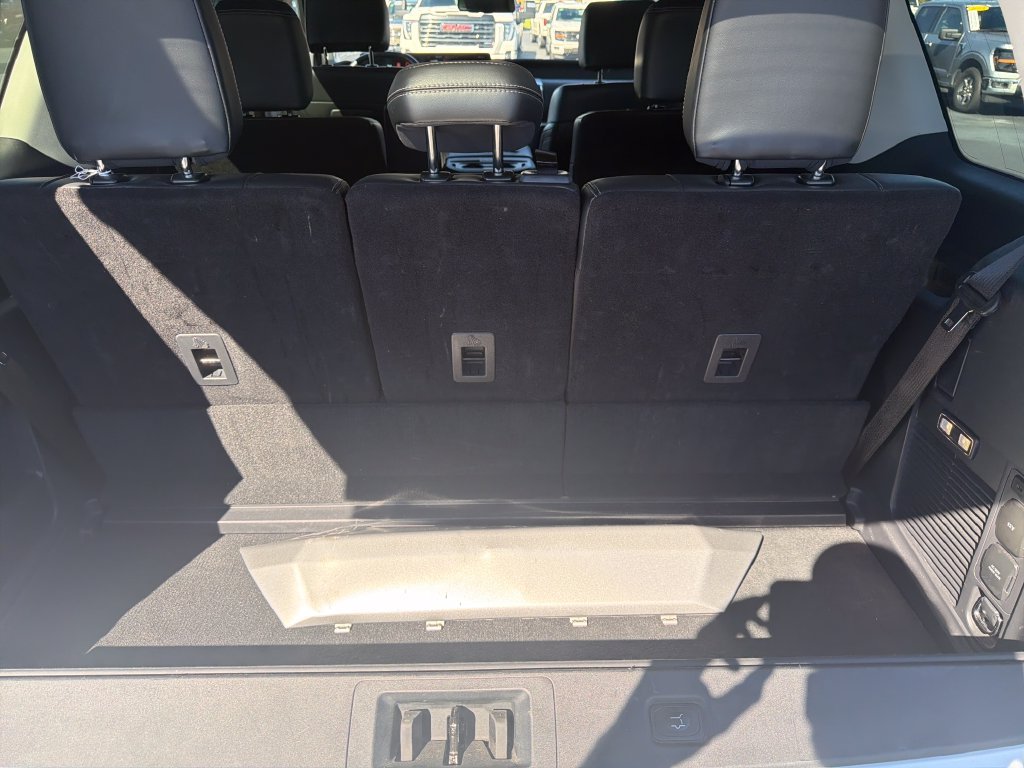 Used 2025 White Ford Platinum image 9