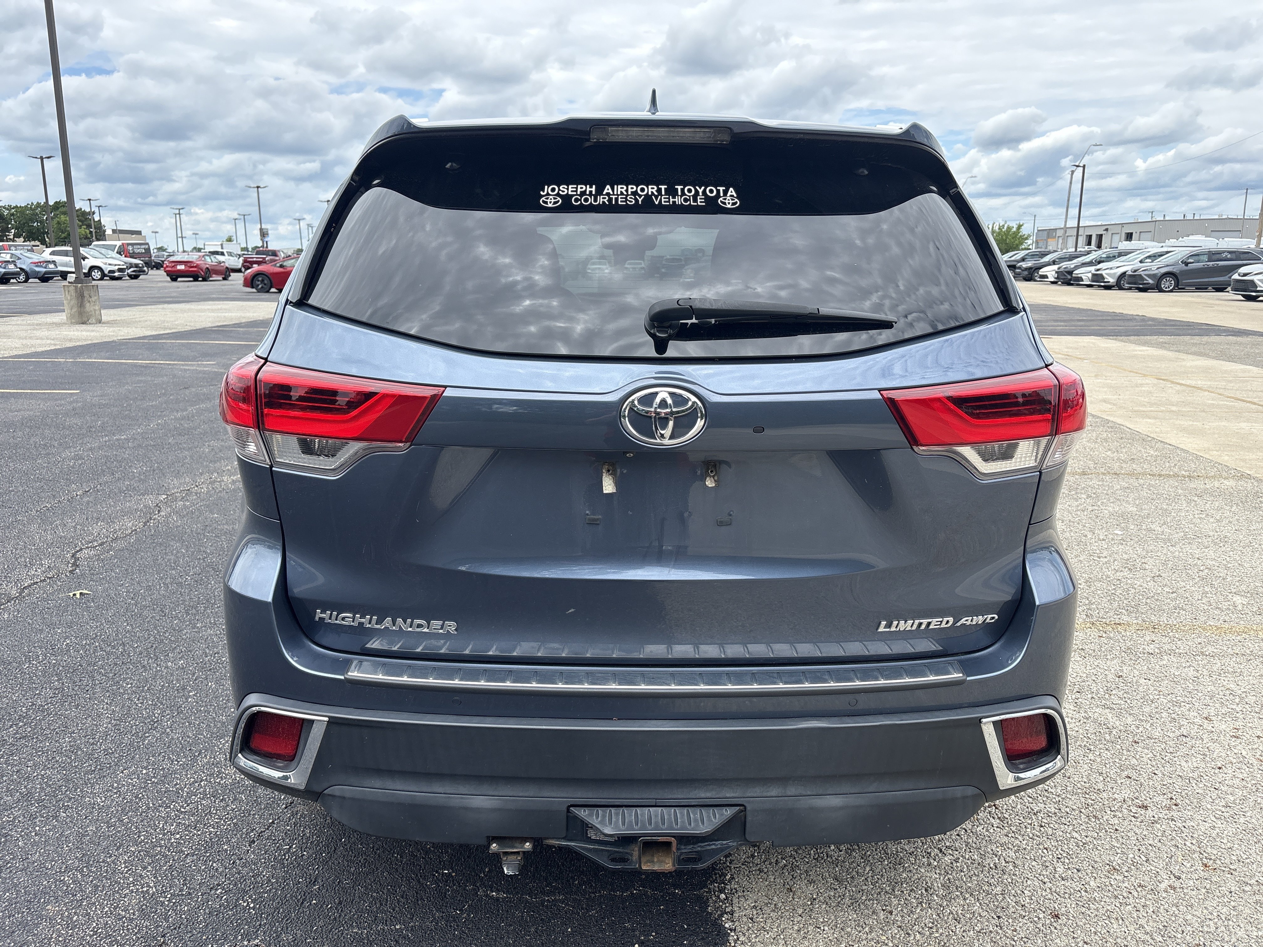 Used 2019 Shoreline Mist Toyota Limited Platinum image 4