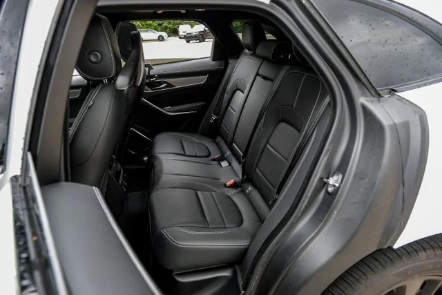 2026 Jaguar F-Pace R-Dynamic S - Photo 48