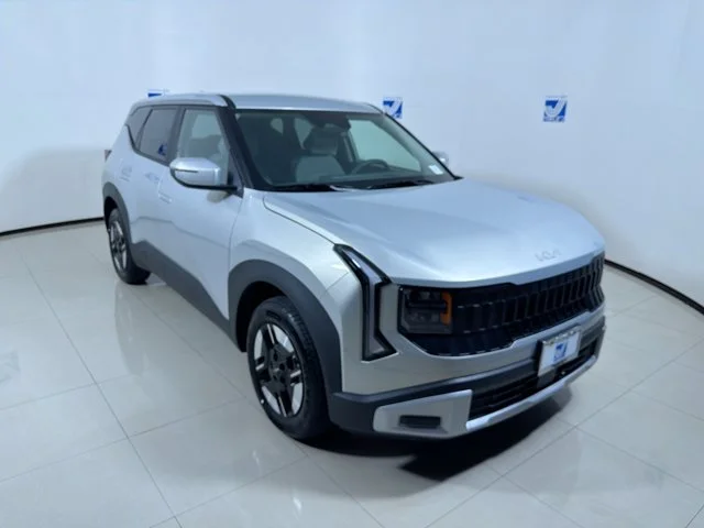 New 2027 IVORY SILVER Kia LX image 2
