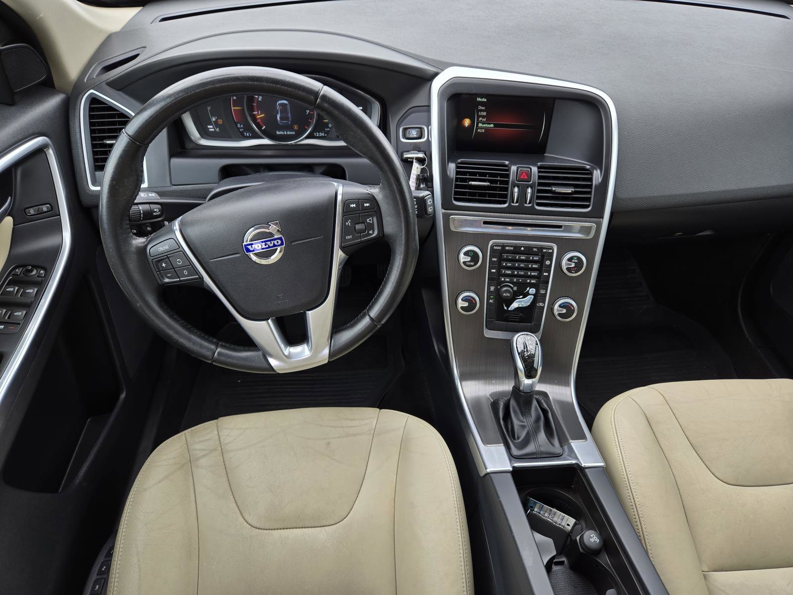 Used 2016 Ice White Volvo T5 Premier image 32