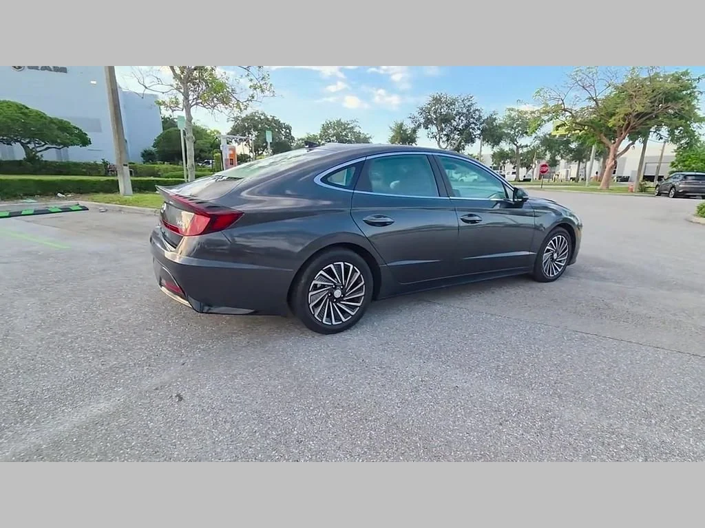 Used 2022 Portofino Gray Hyundai Limited image 36