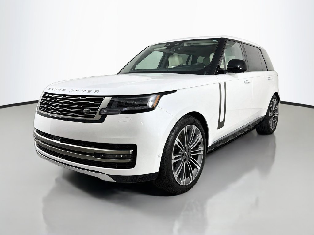 Used 2024 White Land Rover SE image 1