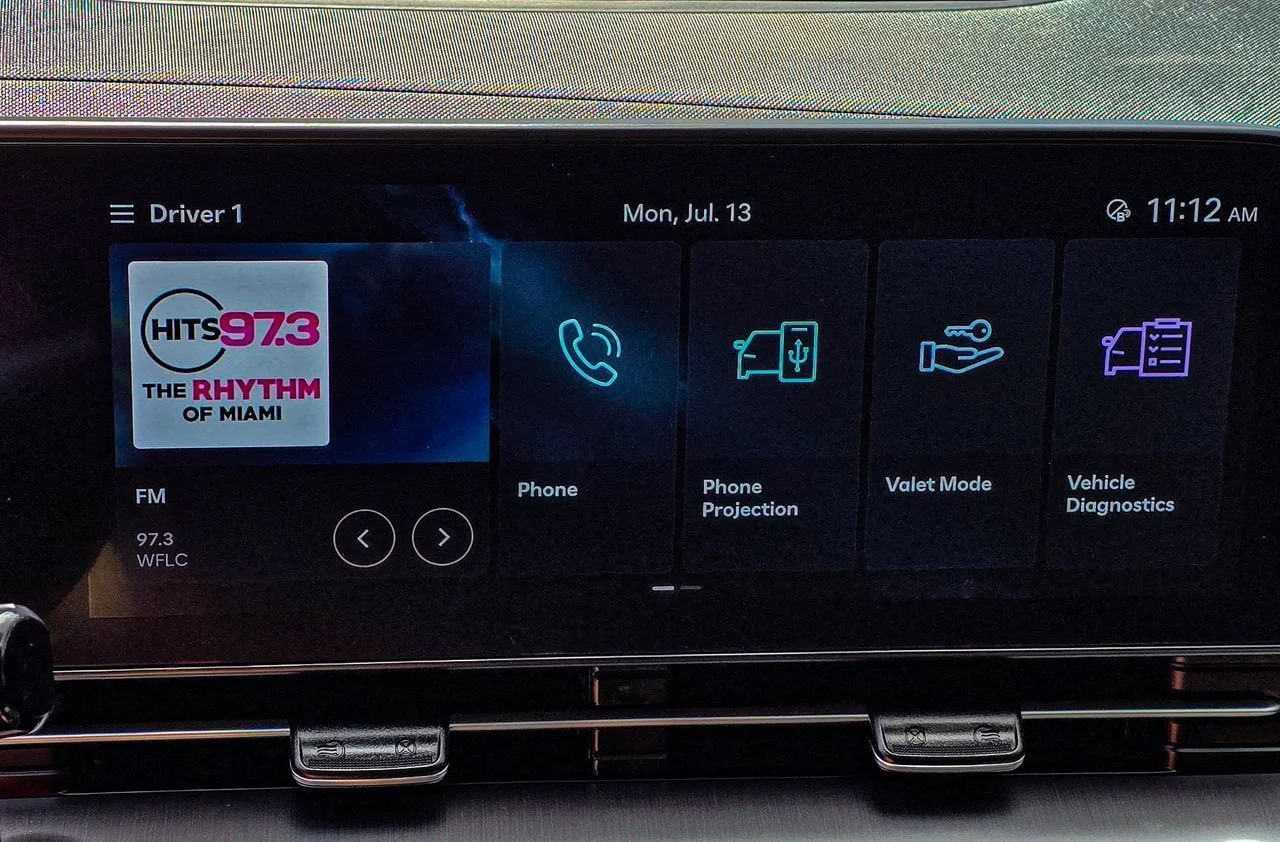 Used 2025  Hyundai SEL image 14