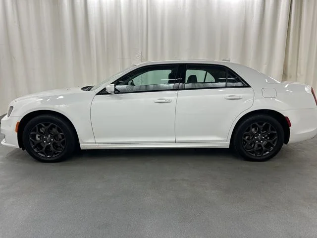 Used 2023 White Chrysler Touring image 3
