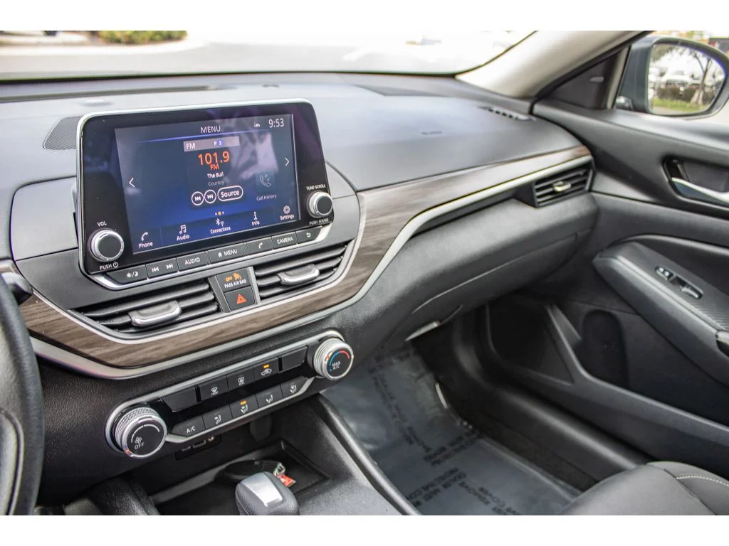 Used 2025 Garnet Pearl Metallic Nissan SV image 40