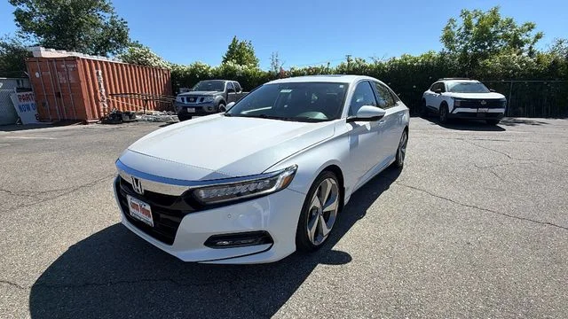 2018 Honda Accord 2.0T Touring Auto's photo