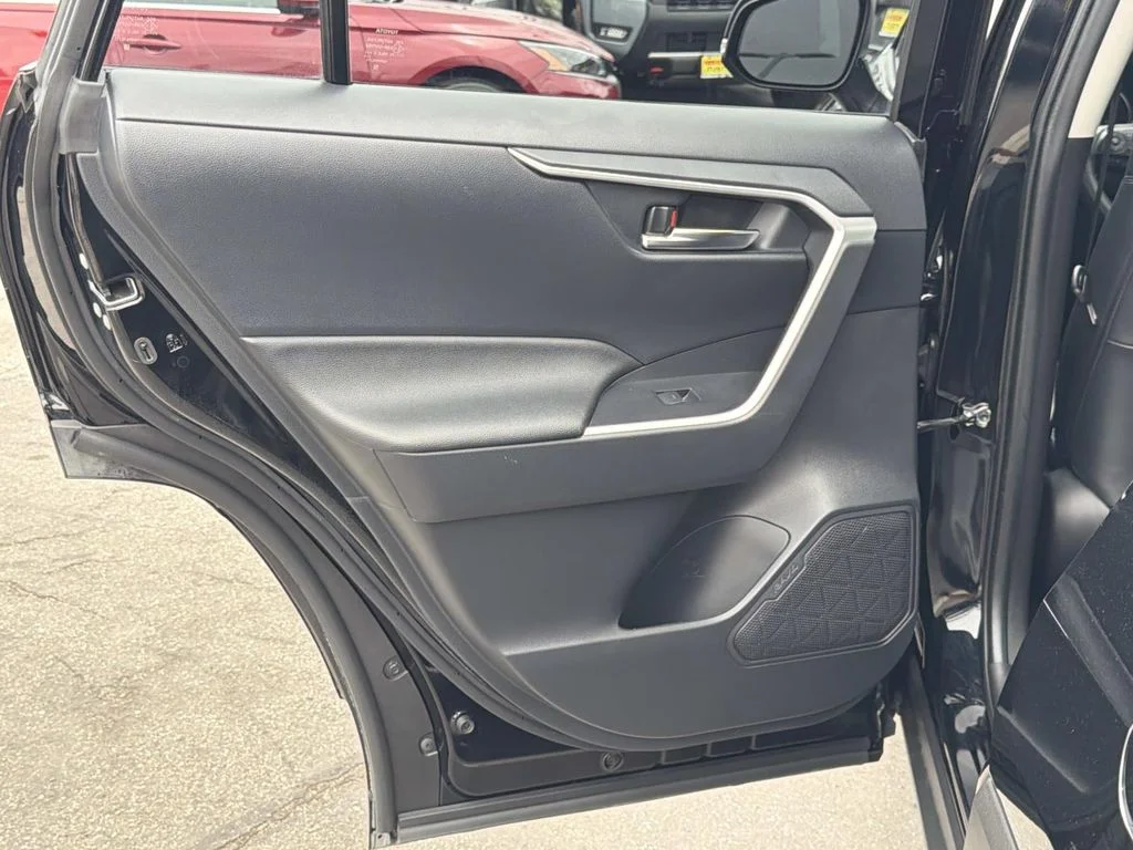 Used 2022 Midnight Black Metallic Toyota XLE Premium image 23