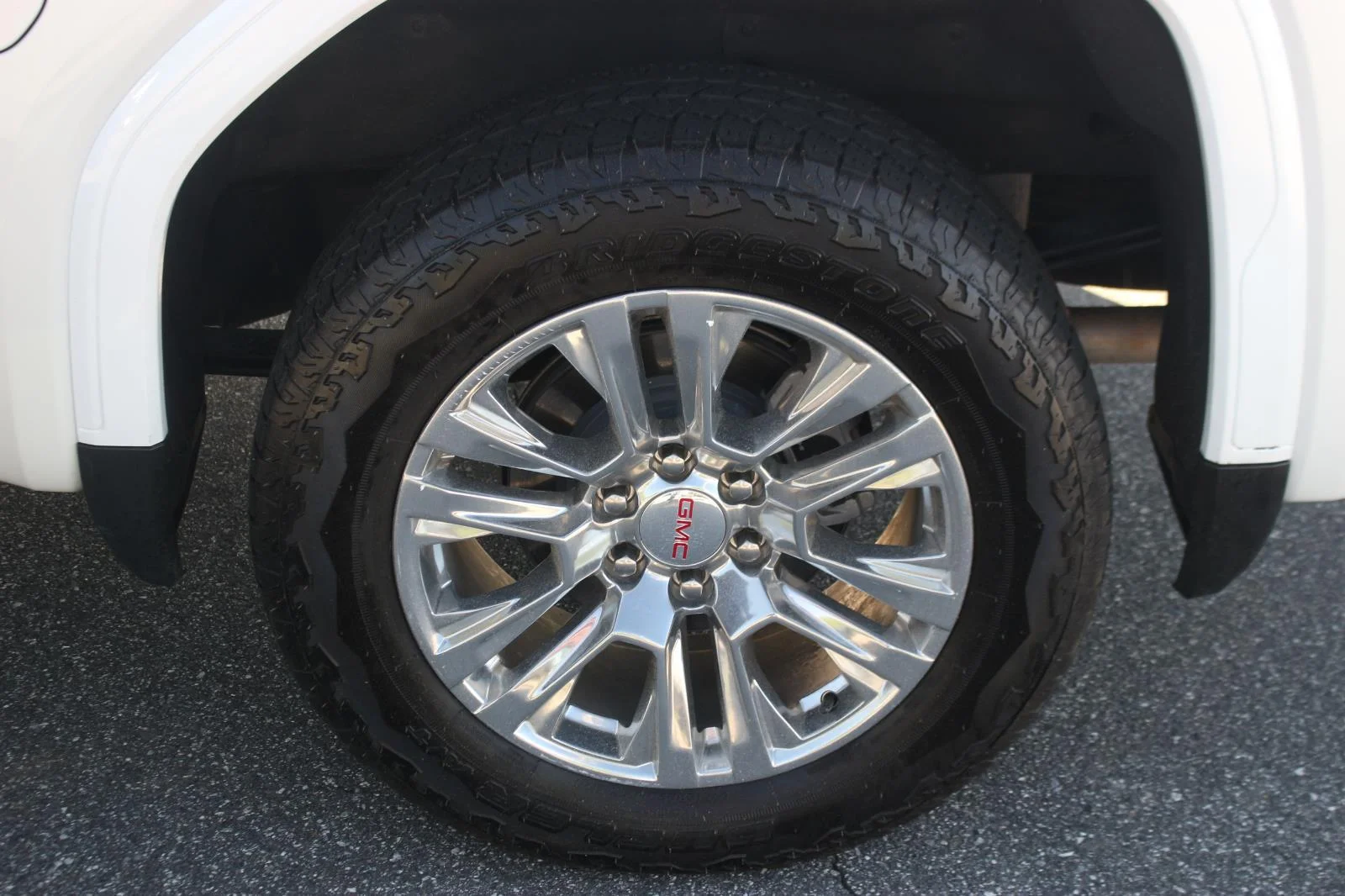 Used 2025 White Frost Tricoat GMC Denali image 40