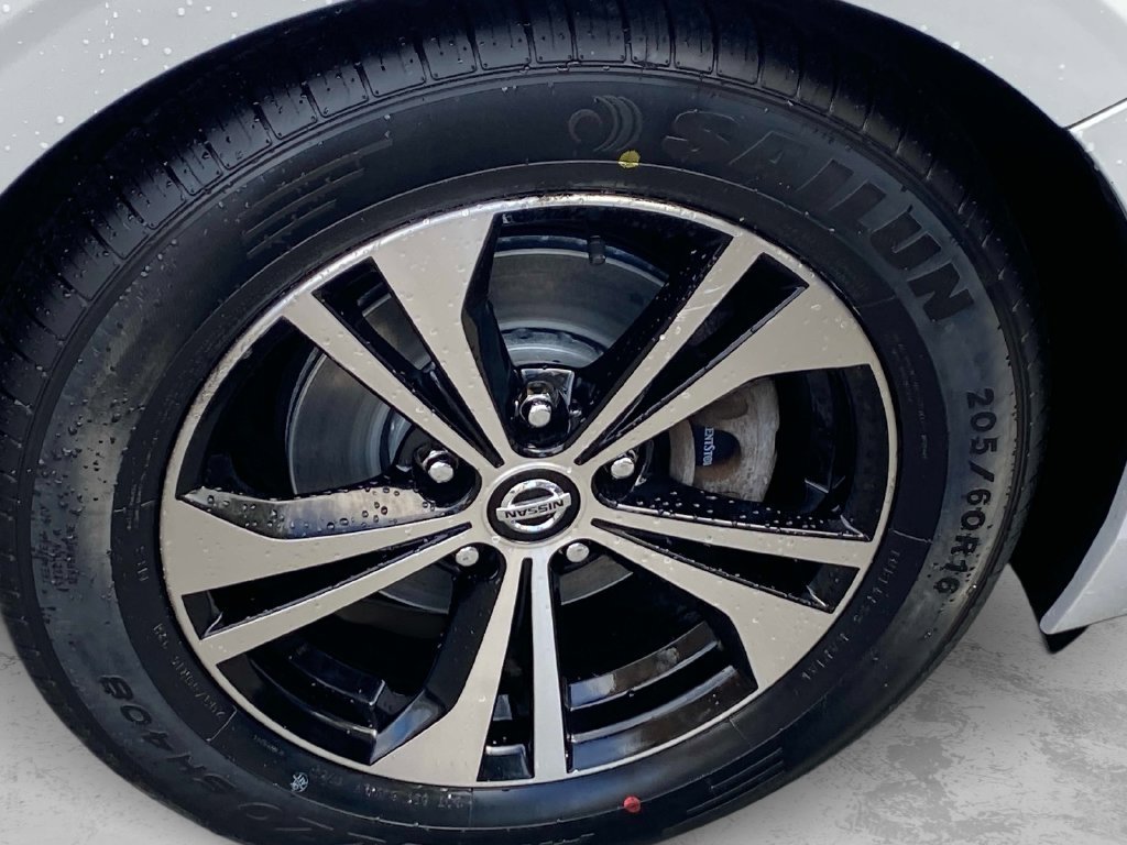 Used 2022 White Nissan SV image 24