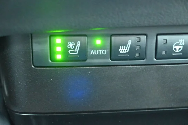 Used 2024 Iridium Lexus ES 350 F SPORT Handling image 18