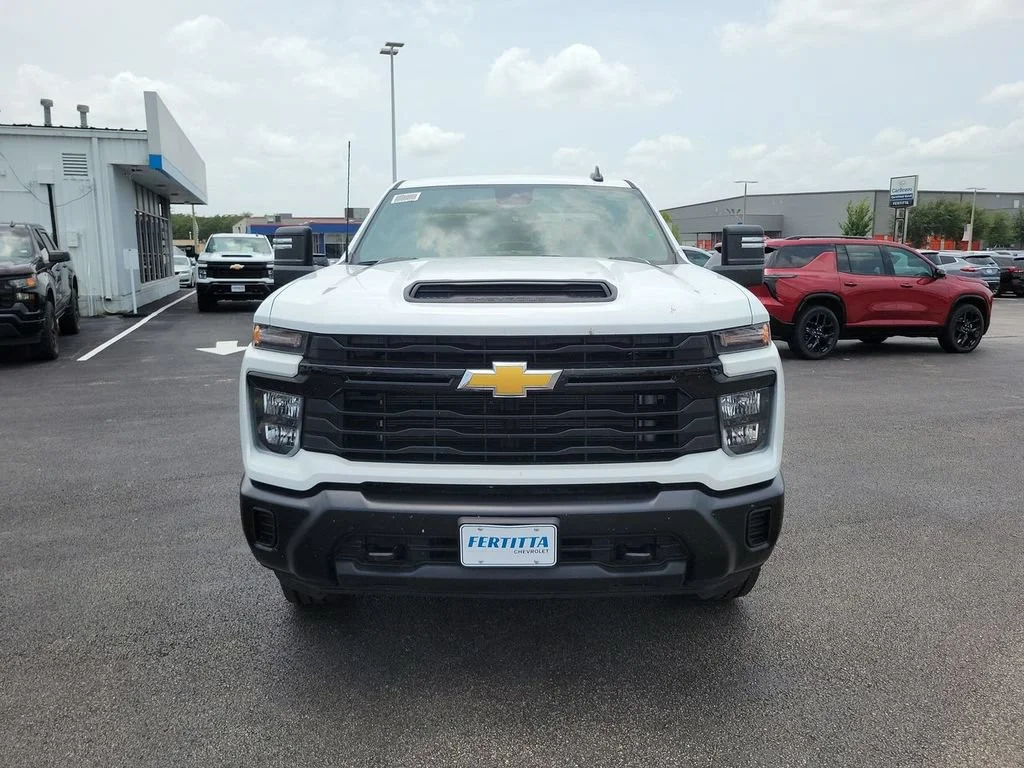 New 2026 Summit White Chevrolet WT image 18