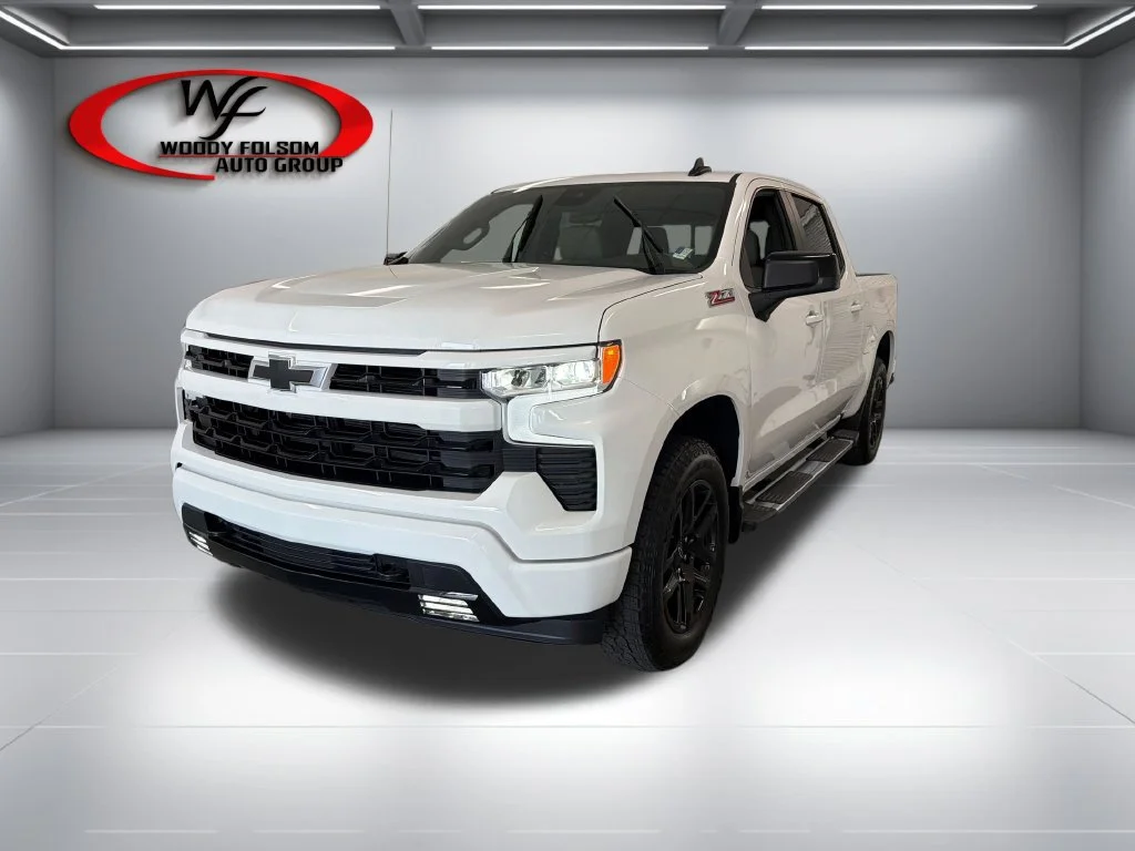 New 2026 Summit White Chevrolet RST image 3