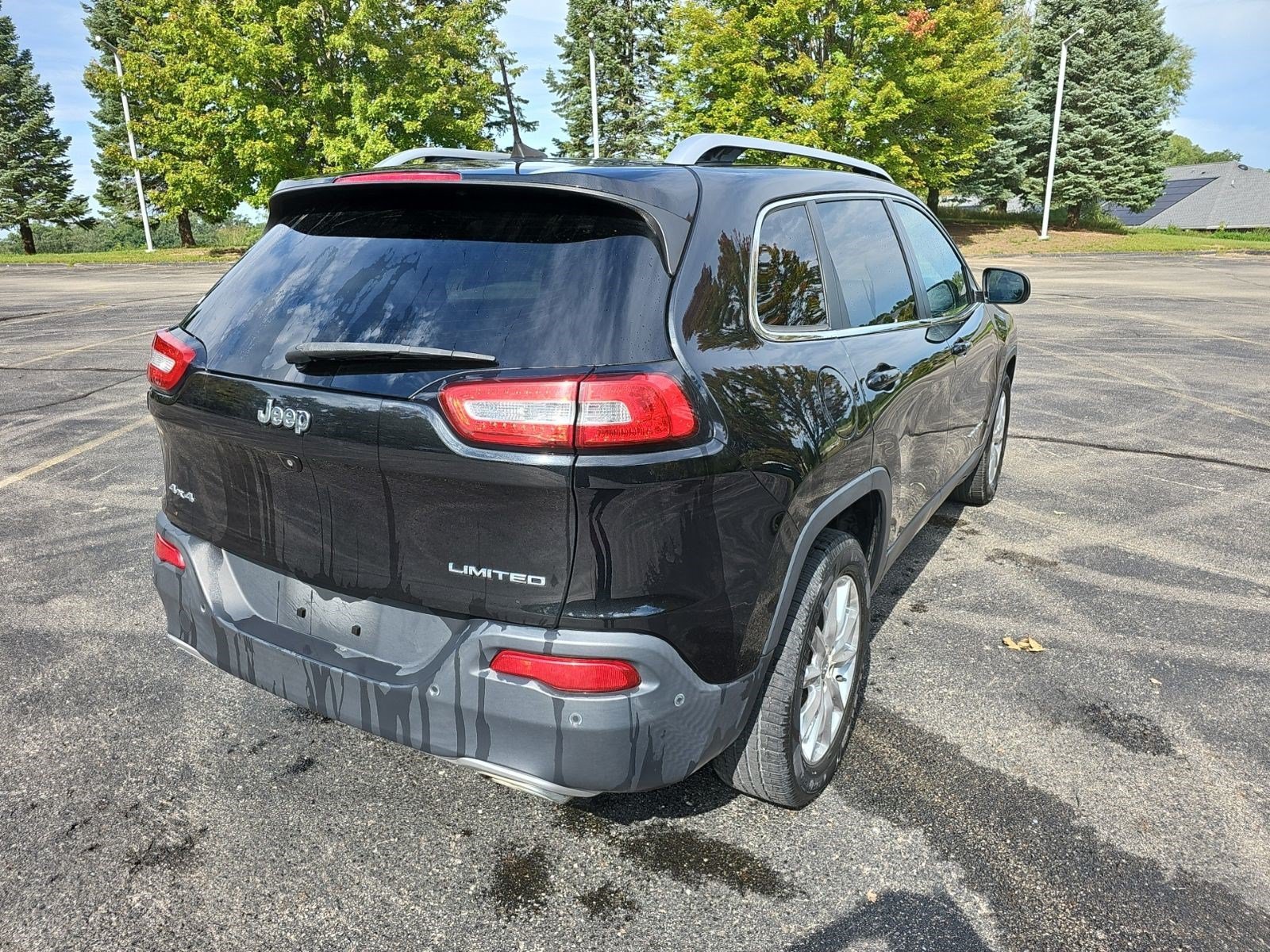 Used 2016 Brilliant Black Crystal Pearlcoat Jeep Limited image 5