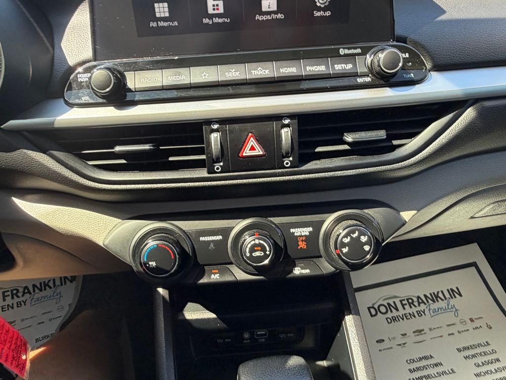 Used 2021 Black Kia LXS image 19