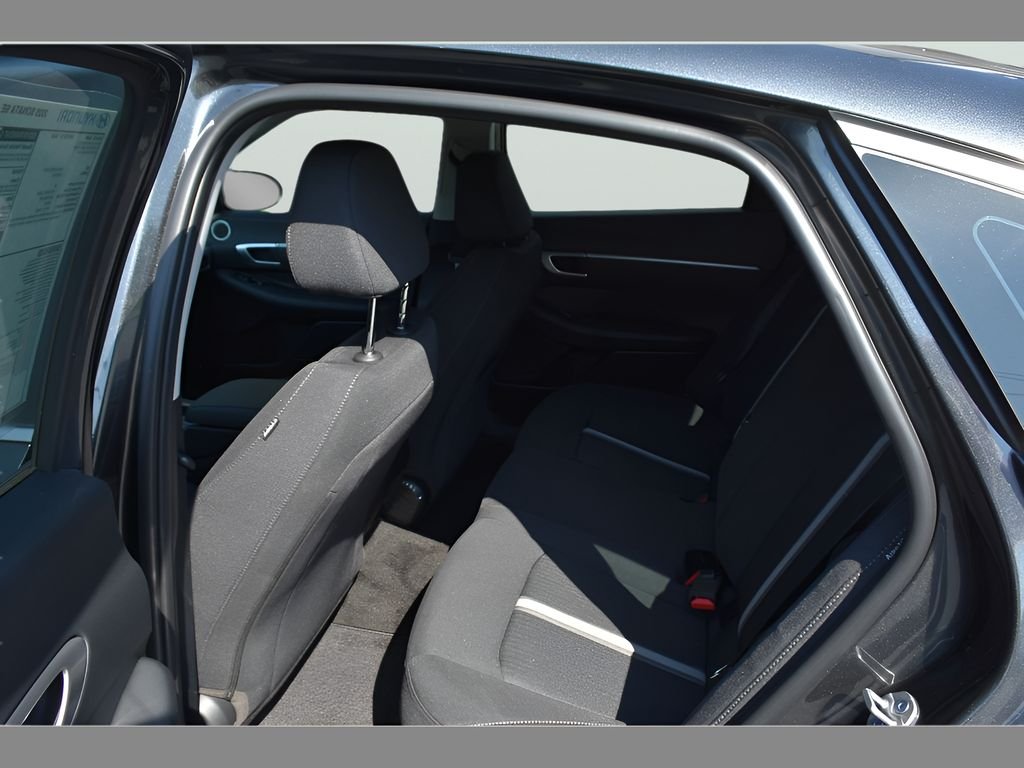 Used 2025 Portofino Gray Hyundai SE image 11