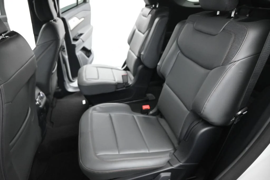 New 2027 Avalanche Gray Ford Active image 19