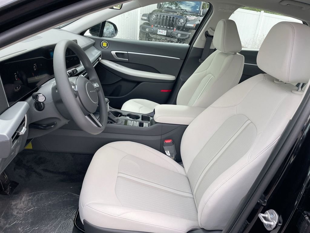 Certified Used 2026 Abyss Black Hyundai SE image 39