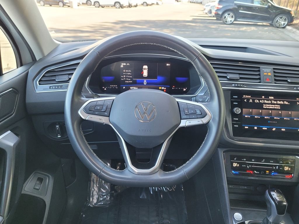 Used 2024 White Volkswagen 2.0T SE image 17