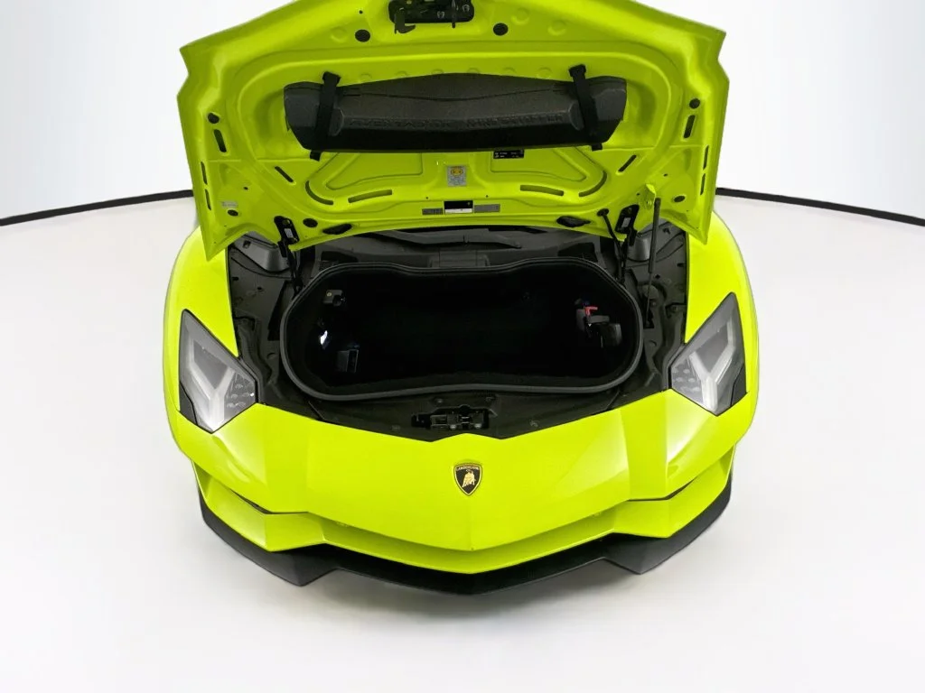 Used 2019  Lamborghini Base image 28